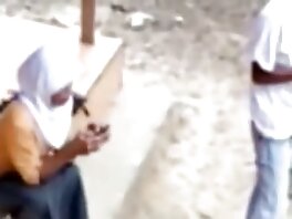 Ladyboy погали shecock, докато смуче момчета вал до секс със стари баби лицето
